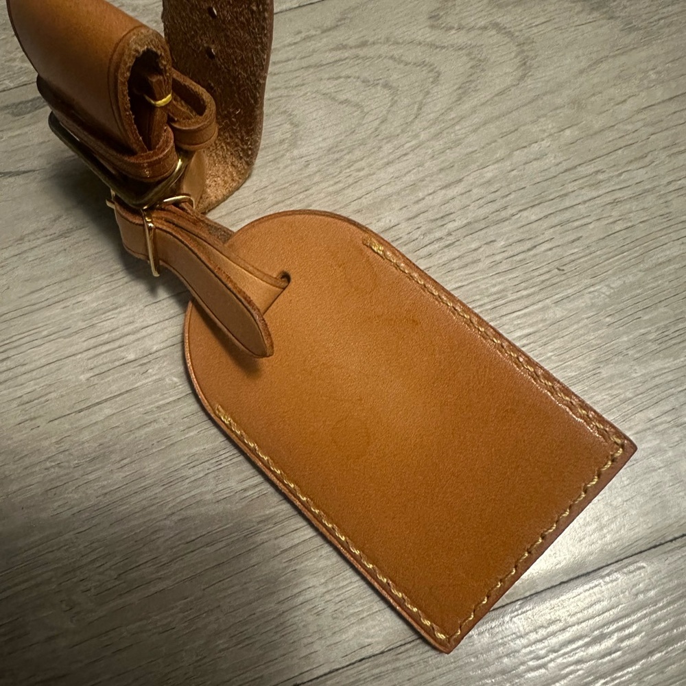 Authentic Louis Vuitton Leather Travel Name Tag Poignet Set in Brown - Picture 5 of 8